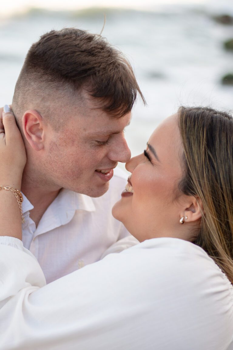 Ensaio Fotográfico Pré Wedding na praia feito pelo fotógrafo de São Paulo Guilherme Marques Fotografia de casal Ensaio de casal