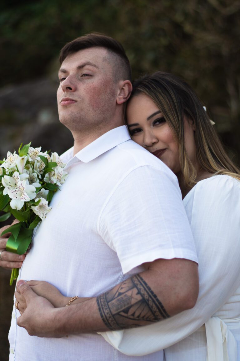 Ensaio Fotográfico Pré Wedding na praia feito pelo fotógrafo de São Paulo Guilherme Marques Fotografia de casal Ensaio de casal