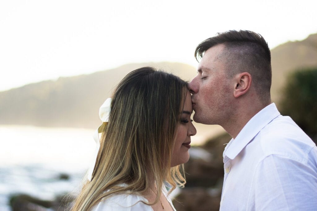 Ensaio Fotográfico Pré Wedding na praia feito pelo fotógrafo de São Paulo Guilherme Marques Fotografia de casal Ensaio de casal