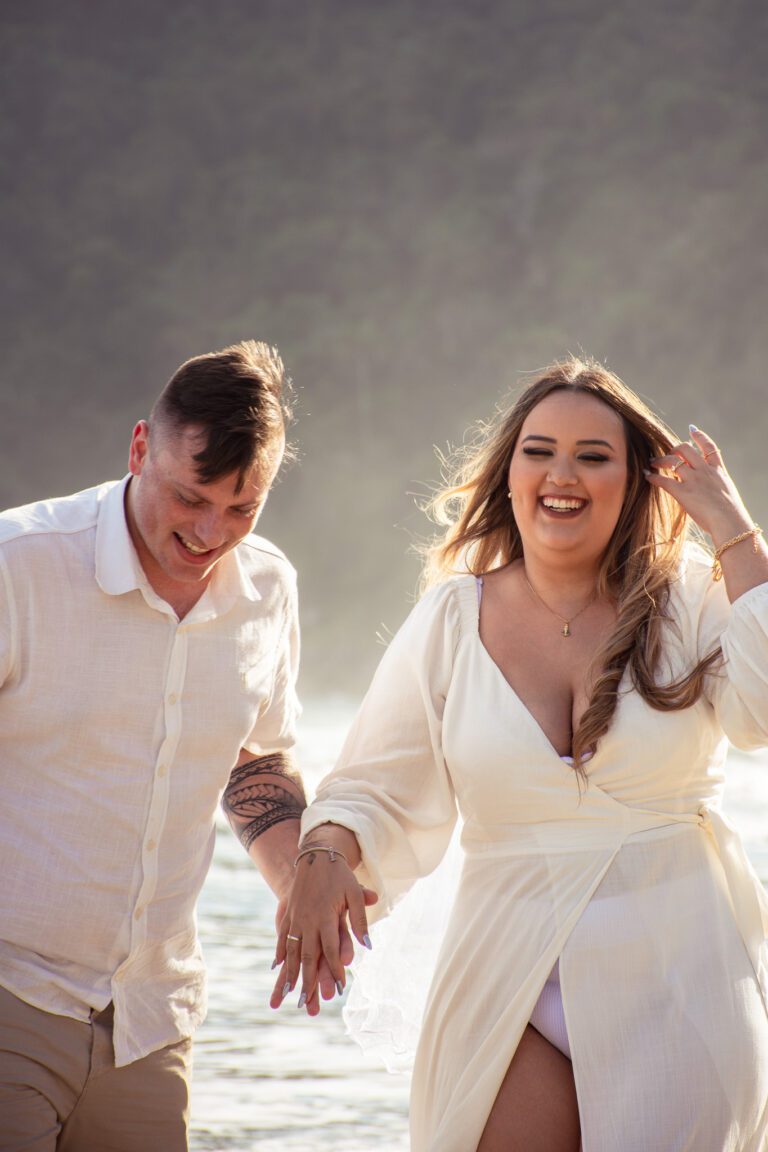 Ensaio Fotográfico Pré Wedding na praia feito pelo fotógrafo de São Paulo Guilherme Marques Fotografia de casal Ensaio de casal
