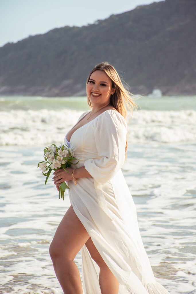 Ensaio Fotográfico Pré Wedding na praia feito pelo fotógrafo de São Paulo Guilherme Marques Fotografia de casal Ensaio de casal