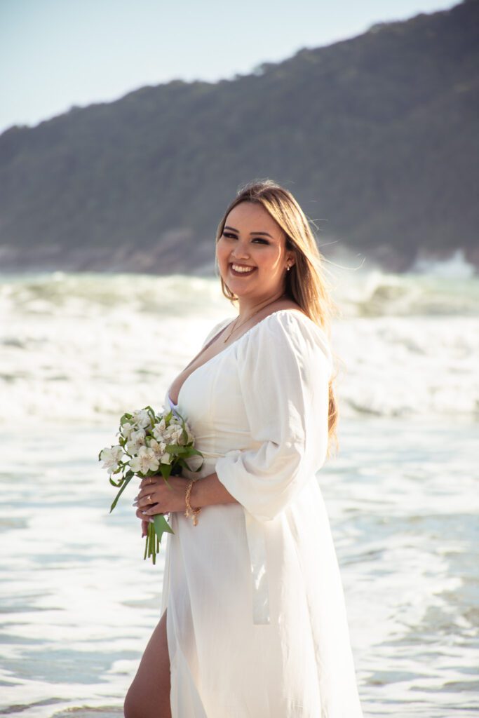Ensaio Fotográfico Pré Wedding na praia feito pelo fotógrafo de São Paulo Guilherme Marques Fotografia de casal Ensaio de casal