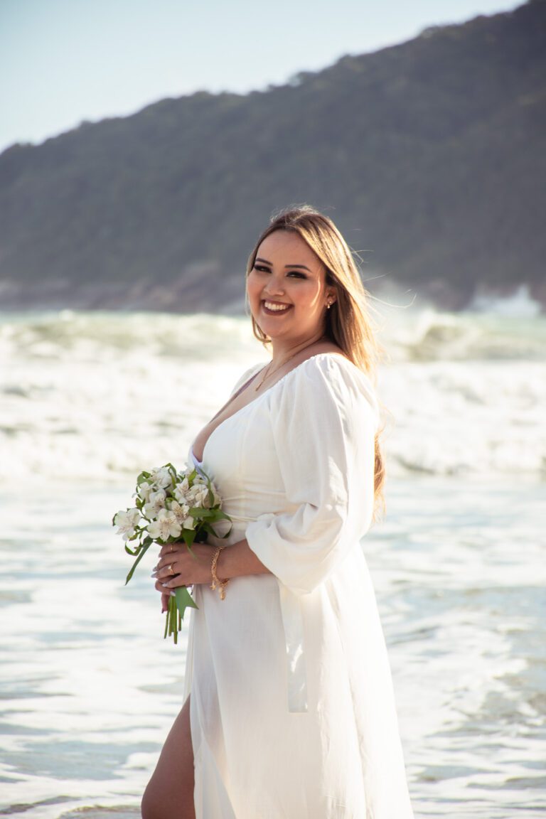 Ensaio Fotográfico Pré Wedding na praia feito pelo fotógrafo de São Paulo Guilherme Marques Fotografia de casal Ensaio de casal