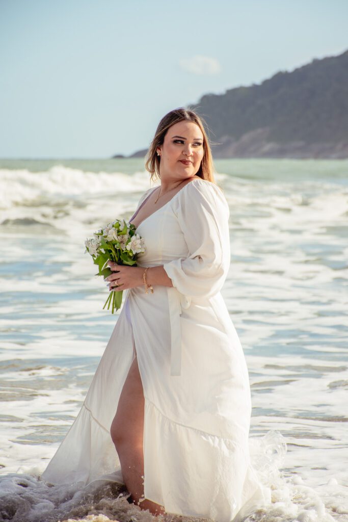 Ensaio Fotográfico Pré Wedding na praia feito pelo fotógrafo de São Paulo Guilherme Marques Fotografia de casal Ensaio de casal