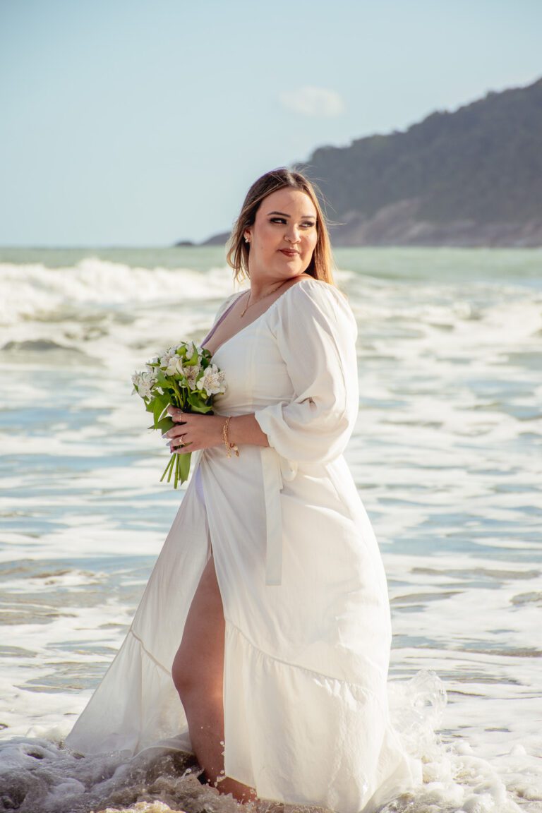 Ensaio Fotográfico Pré Wedding na praia feito pelo fotógrafo de São Paulo Guilherme Marques Fotografia de casal Ensaio de casal