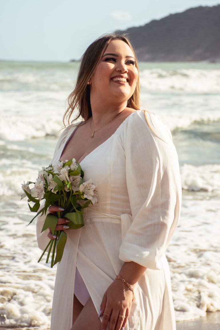 Ensaio Fotográfico Pré Wedding na praia feito pelo fotógrafo de São Paulo Guilherme Marques Fotografia de casal Ensaio de casal