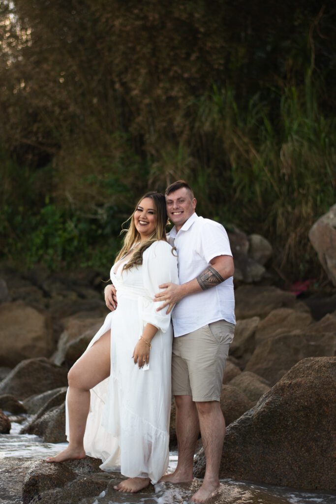 Ensaio Fotográfico Pré Wedding na praia feito pelo fotógrafo de São Paulo Guilherme Marques Fotografia de casal Ensaio de casal