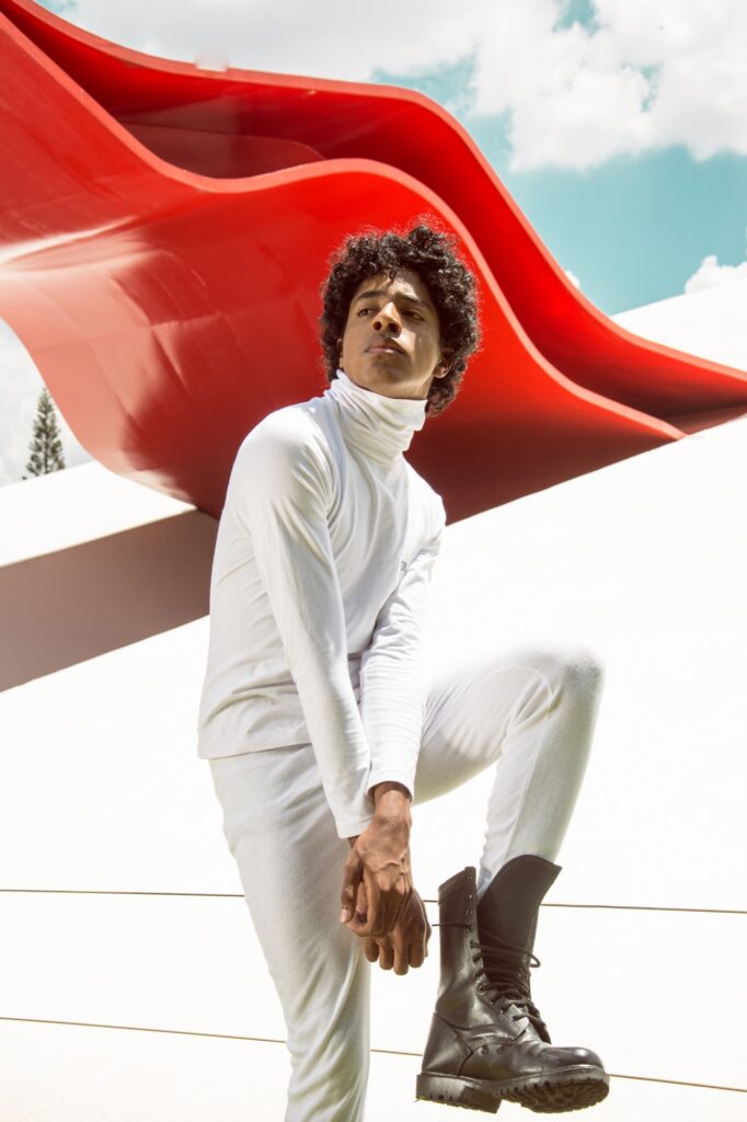 Ensaio fotográfico editorial de moda realizado no Parque Ibirapuera em São Paulo com o modelo profissional Vicente Júnior feito pelo fotógrafo profissional Guilherme Marques 1