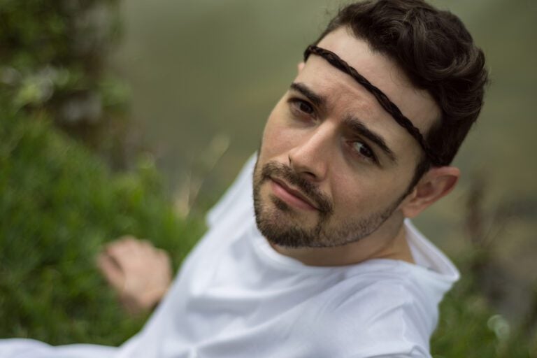 Ensaio fotográfico masculino de artista Henrique no Parque Ibirapuera feito pelo fotógrafo de São Paulo Guilherme Marques para o antigo projeto de retrato masculino Sereno Fotografia