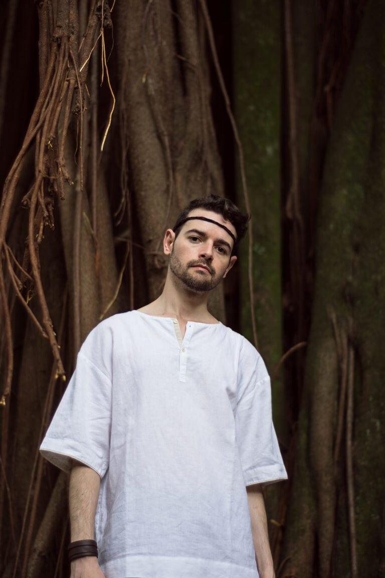 Ensaio fotográfico masculino de artista Henrique no Parque Ibirapuera feito pelo fotógrafo de São Paulo Guilherme Marques para o antigo projeto de retrato masculino Sereno Fotografia