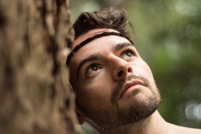 Ensaio fotográfico masculino de artista Henrique no Parque Ibirapuera feito pelo fotógrafo de São Paulo Guilherme Marques para o antigo projeto de retrato masculino Sereno Fotografia