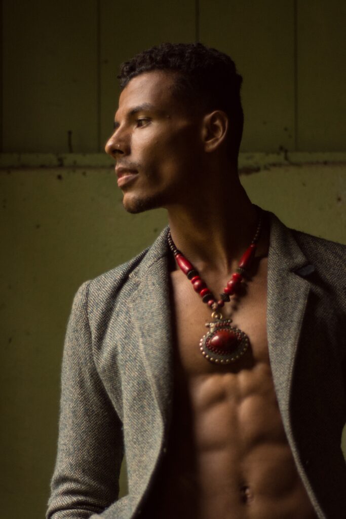 Modelo Luan Ensaio fotográfico masculino do projeto Sereno Fotografia - Retrato masculino artístico feito pelo fotógrafo de São Paulo Guilherme Marques para o antigo projeto de ensaio sensual masculino Sereno Fotografia em São Paulo