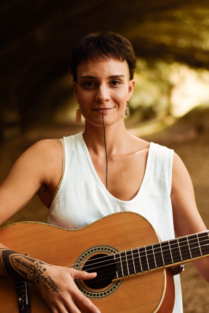 Ensaio fotográfico para artistas e músicos - Ensaio fotográfico feminino da artista Dani Vitor em parque em São Paulo - Fotógrafo de São Paulo Guilherme Marques