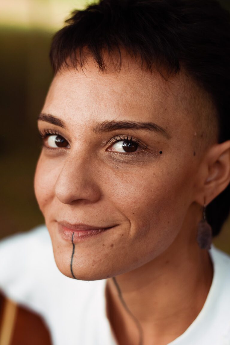 Ensaio fotográfico para artistas e músicos - Ensaio fotográfico feminino da artista Dani Vitor em parque em São Paulo - Fotógrafo de São Paulo Guilherme Marques