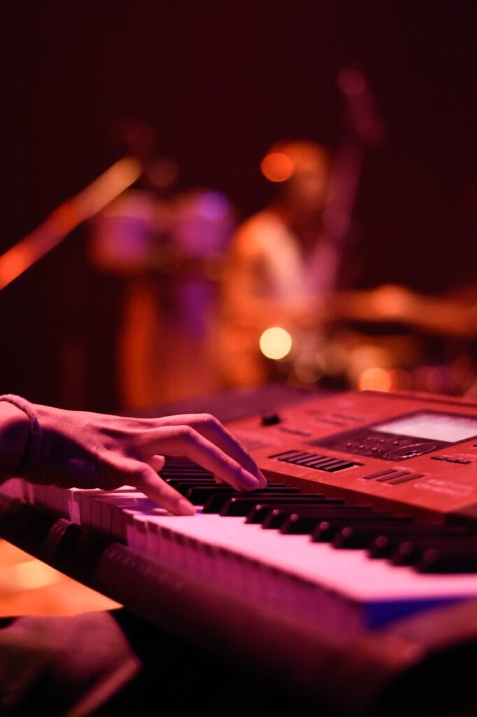 Fotografia de Show Registros fotográficos da Banda Planeta Gru acompanhando o show da Banda Família Cristal no Teatro Flávio Império em São Paulo 1