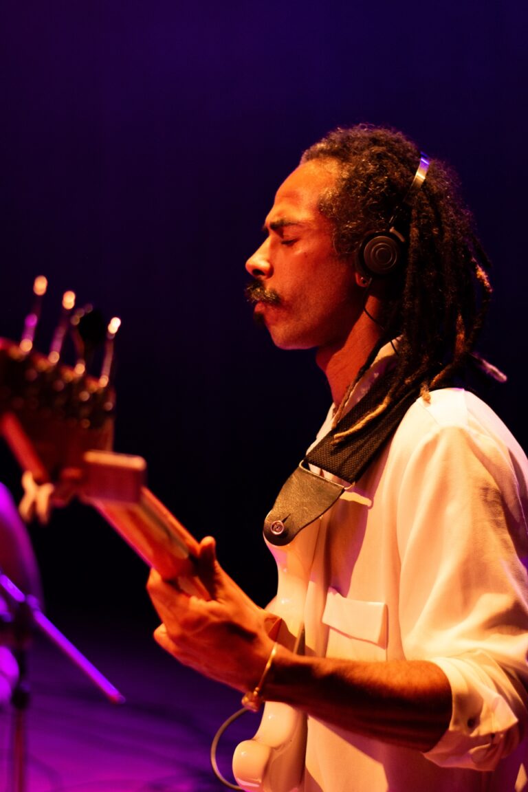 Fotografia de Show Registros fotográficos da Banda Planeta Gru acompanhando o show da Banda Família Cristal no Teatro Flávio Império em São Paulo 1