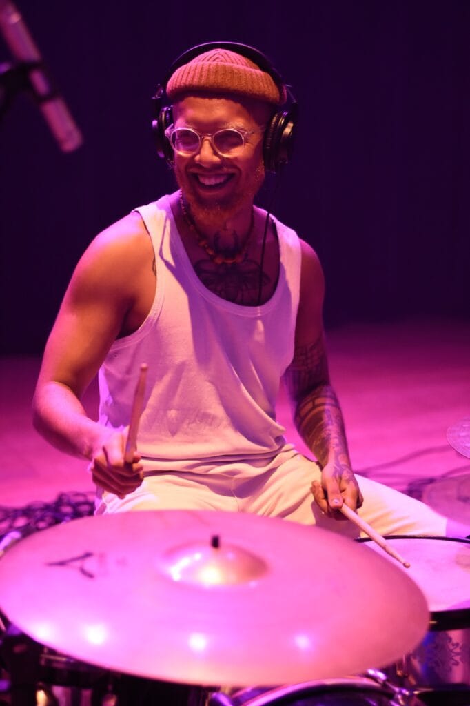 Fotografia de Show Registros fotográficos da Banda Planeta Gru acompanhando o show da Banda Família Cristal no Teatro Flávio Império em São Paulo 1