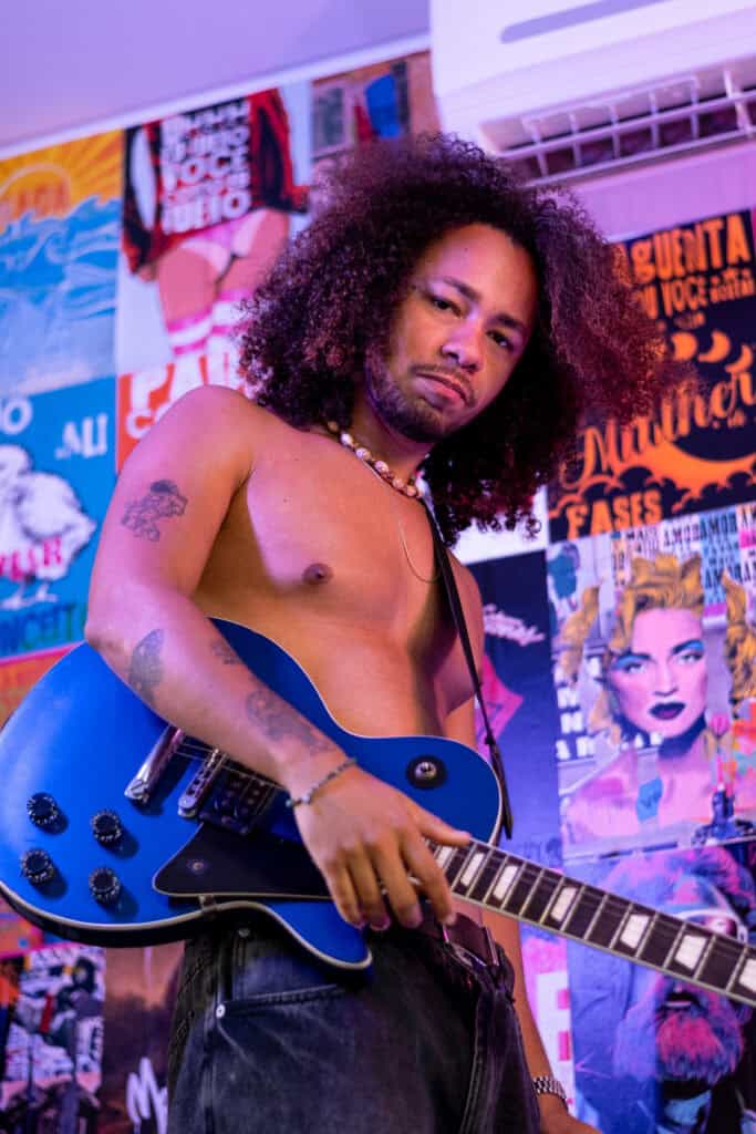 Fotógrafo de retratos e eventos com foco em expressão artística.