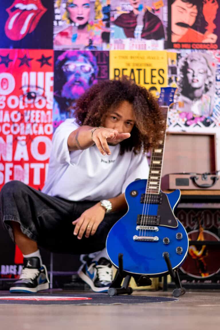 Fotógrafo profissional com foco em música e retratos.