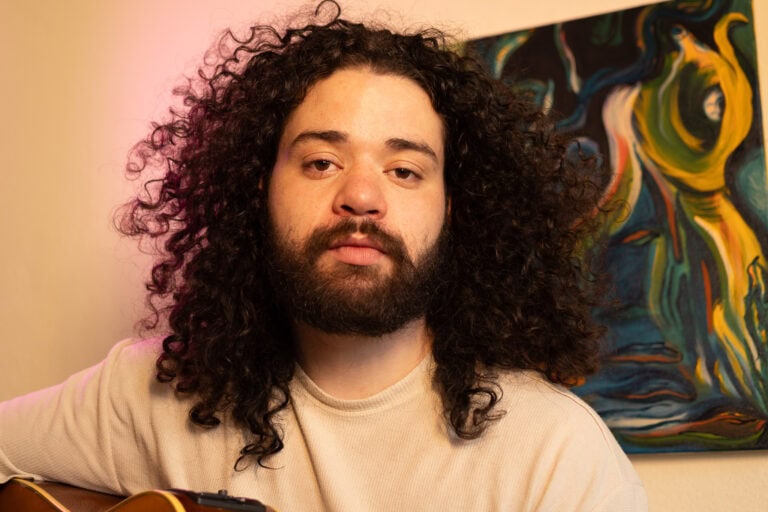 Fotógrafo Guilherme Marques capturando momentos musicais com talento e criatividade.