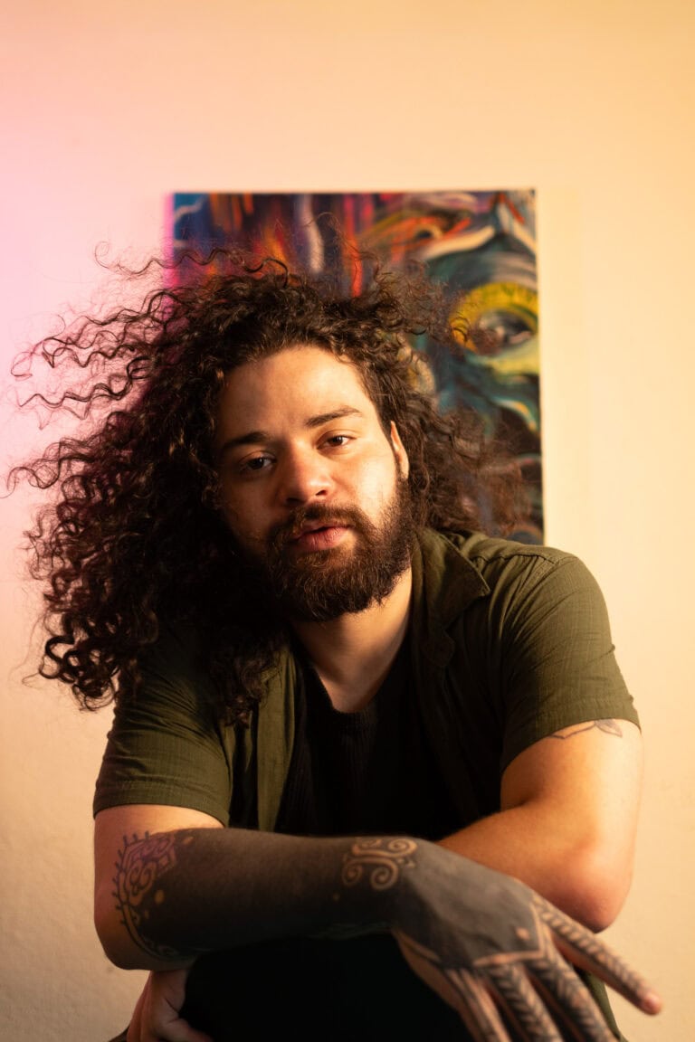Fotógrafo Guilherme Marques, especialista em ensaios e retratos, captura momentos únicos com criativ.