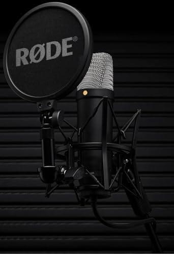 RØDE NT1 Microfone condensador de estúdio de diafragma grande de 5ª geração com saídas XLR e USB, suporte de choque e filtro pop para produção de música, gravação vocal e podcasts (preto) RØDE NT1 Microfone condensador de estúdio de diafragma grande de 5ª geração com saídas XLR e USB, suporte de choque e filtro pop para produção de música, gravação vocal e podcasts (preto)