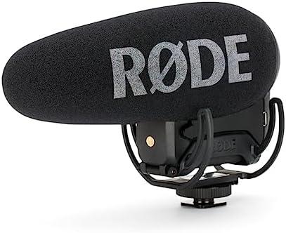 Microfone RØDE com proteção de espuma para captação de som de alta qualidade.