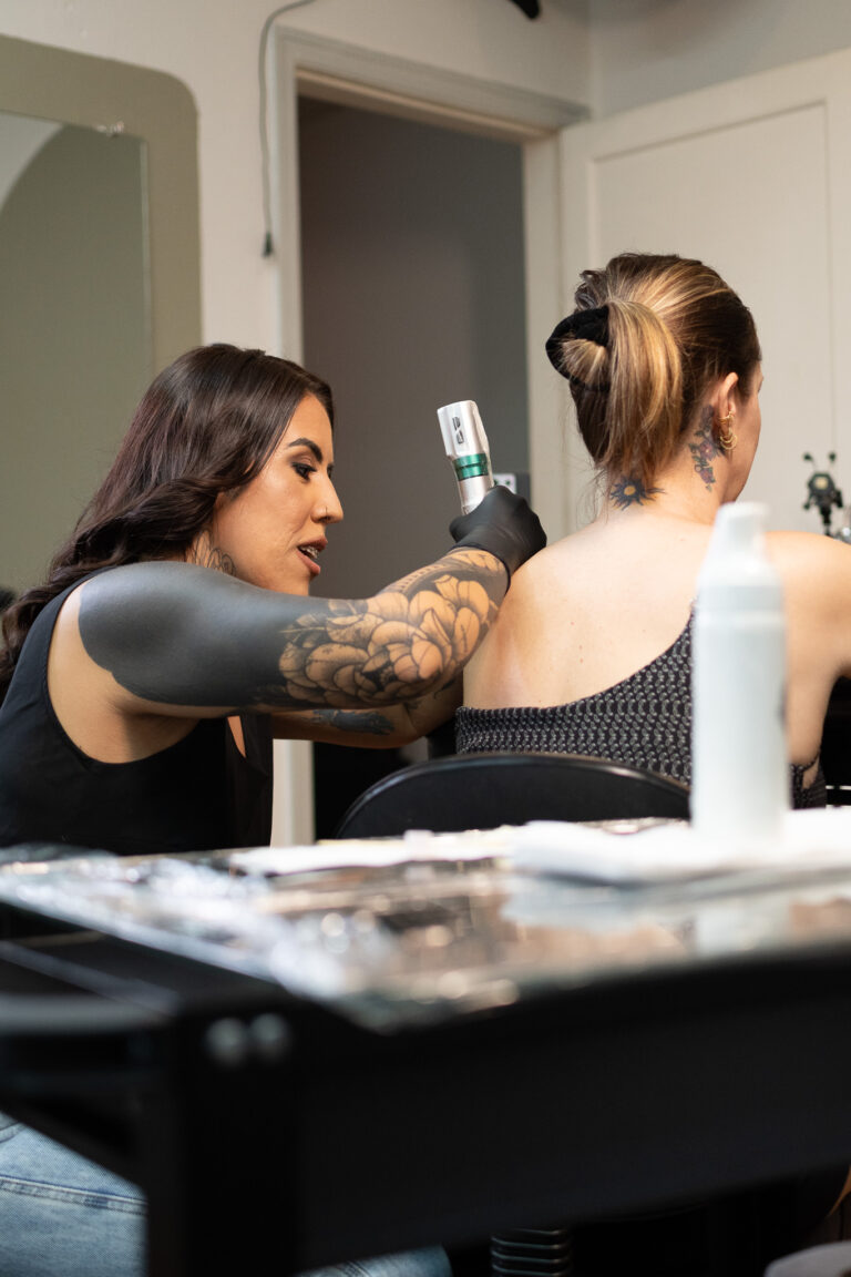 Ensaio fotográfico corporativo para tatuadores com a tatuadora Isabelle Sereia fotógrafo Guilherme Marques São Paulo (54)